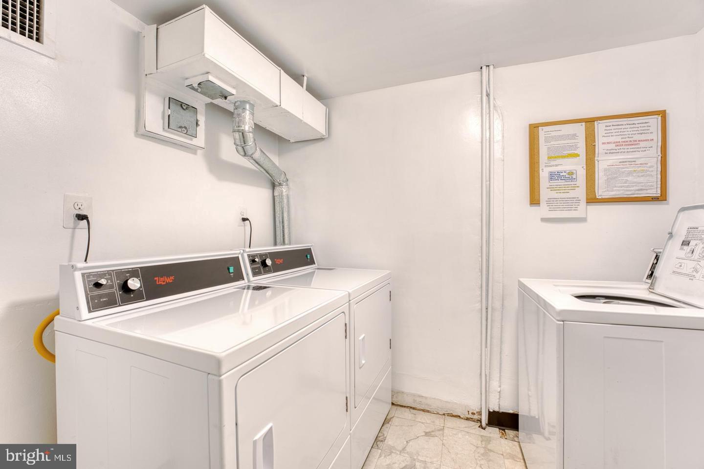 AMERICANA CENTRE - Residential Lease