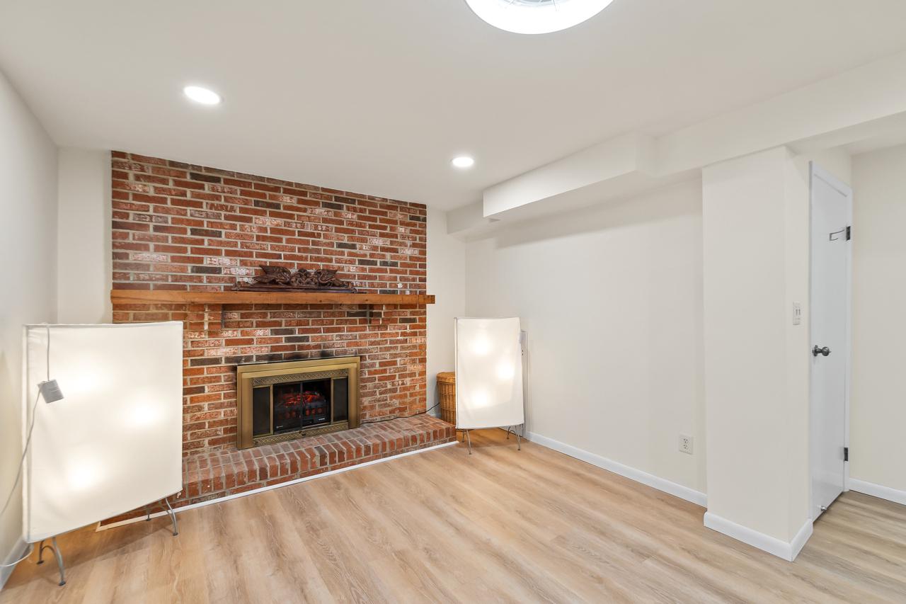 POINT OF WOODS - Residential