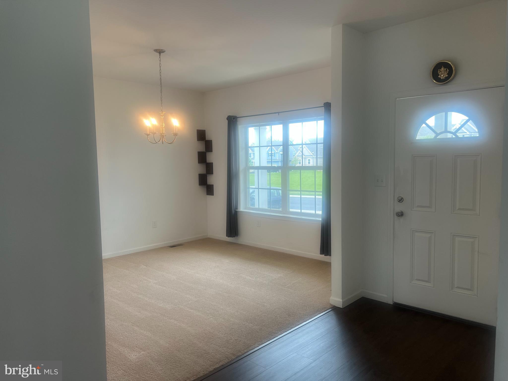 586 STOCKDALE DRIVE