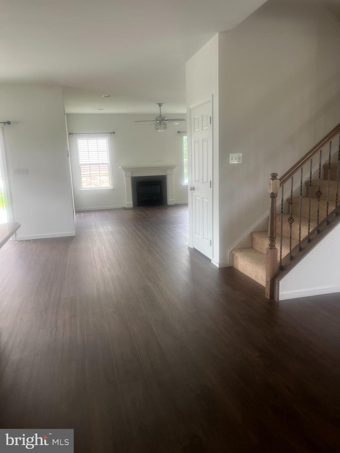 586 STOCKDALE DRIVE
