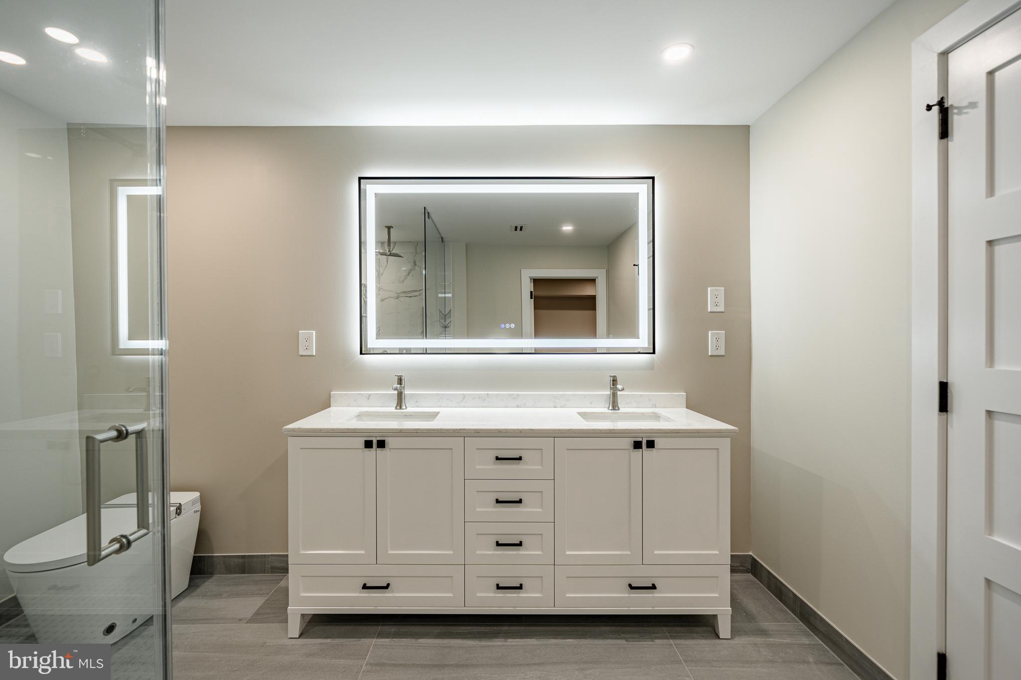 VALLEY FORGE TOWER - Residential