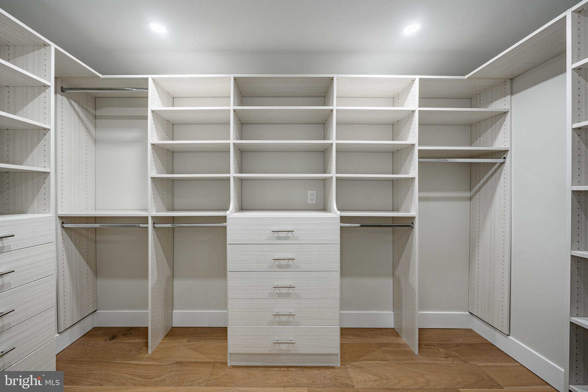 VALLEY FORGE TOWER - Residential