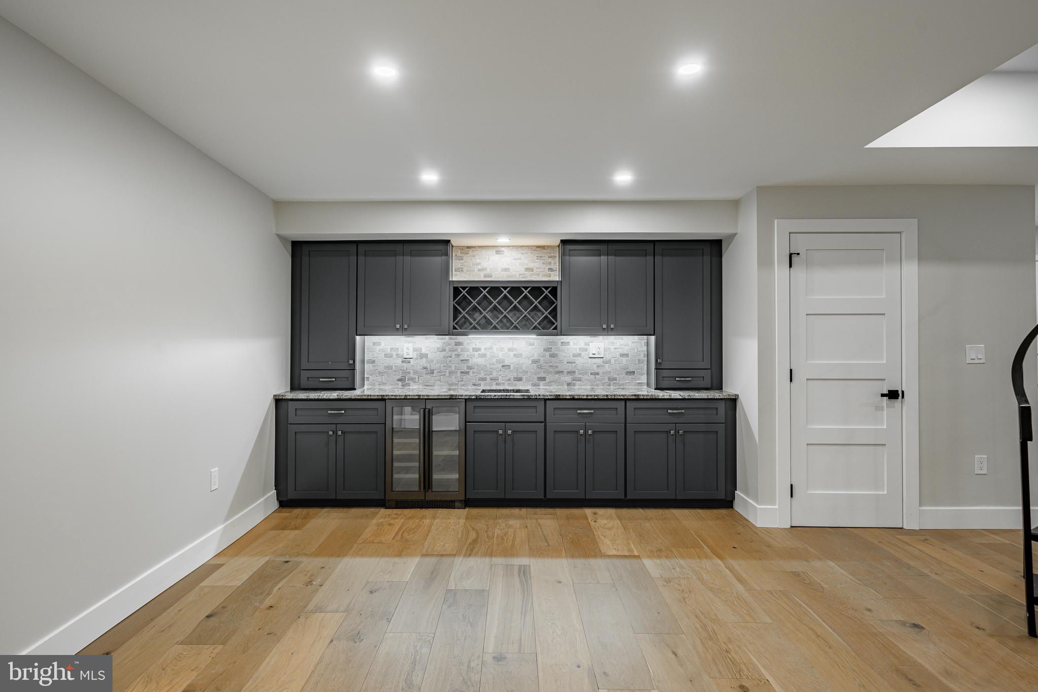 VALLEY FORGE TOWER - Residential