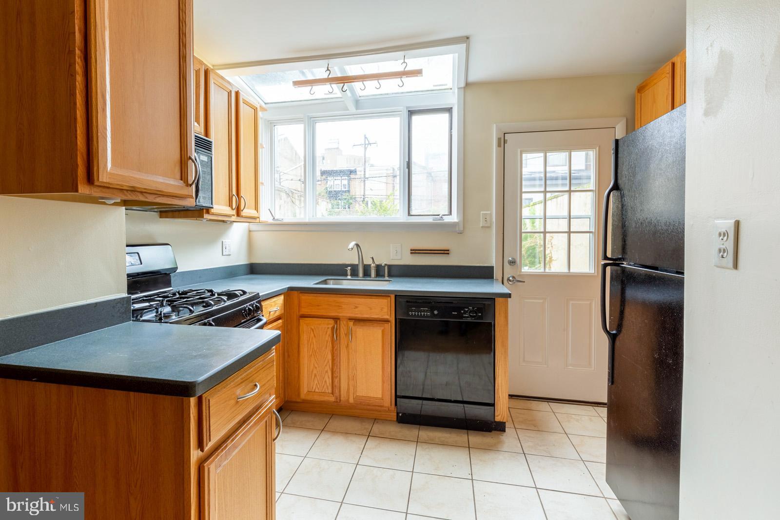 1811 PEMBERTON STREET