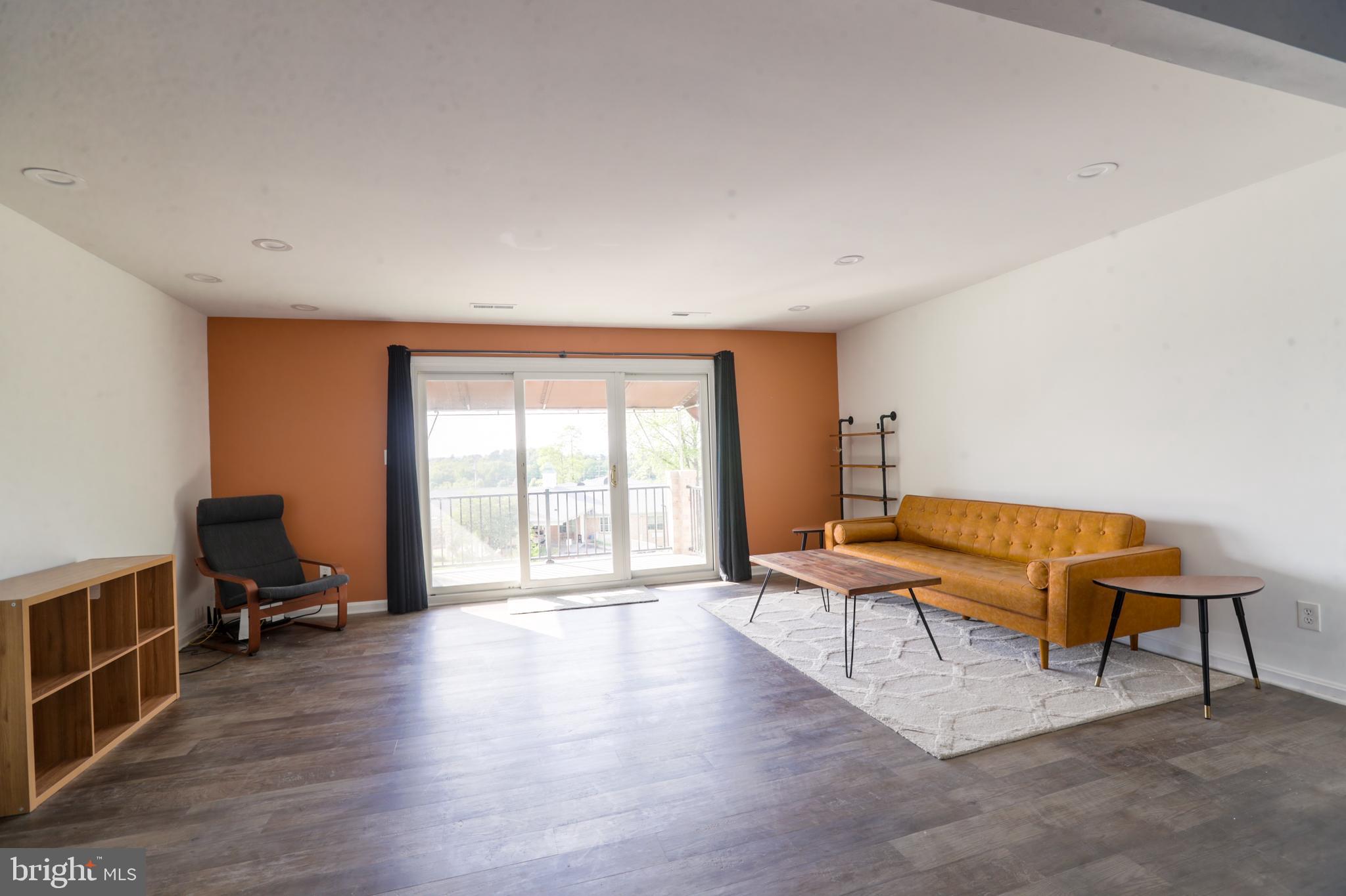 1000 COUNTRY CLUB ROAD 8