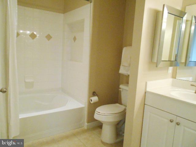 WESTCHESTER AT STRATFORD - Residential Lease