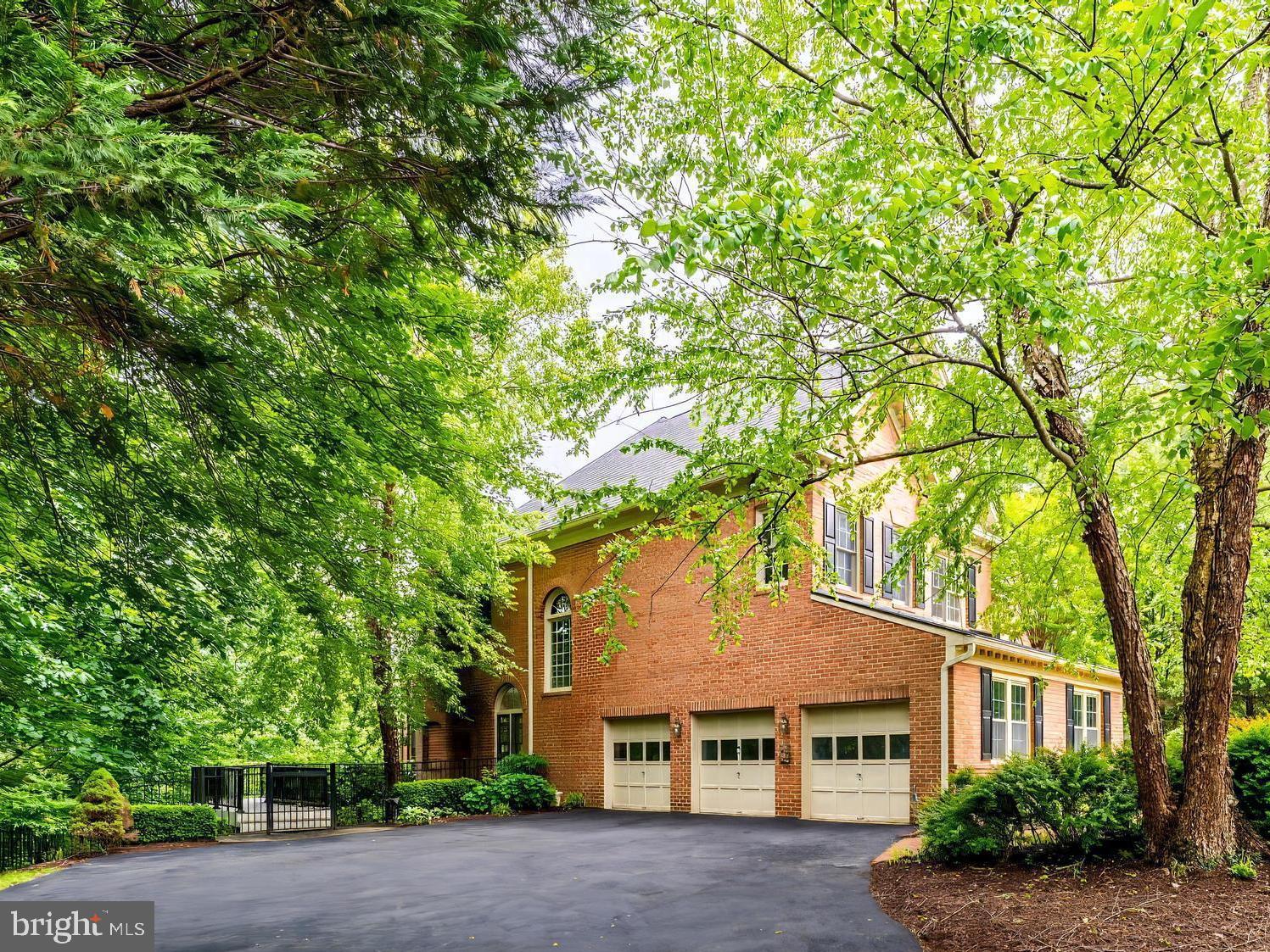 MCLEAN FALLS AT CHINQUAP - Residential