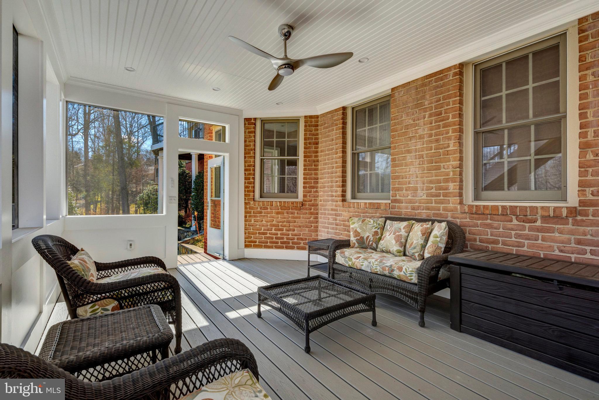 MCLEAN FALLS AT CHINQUAP - Residential