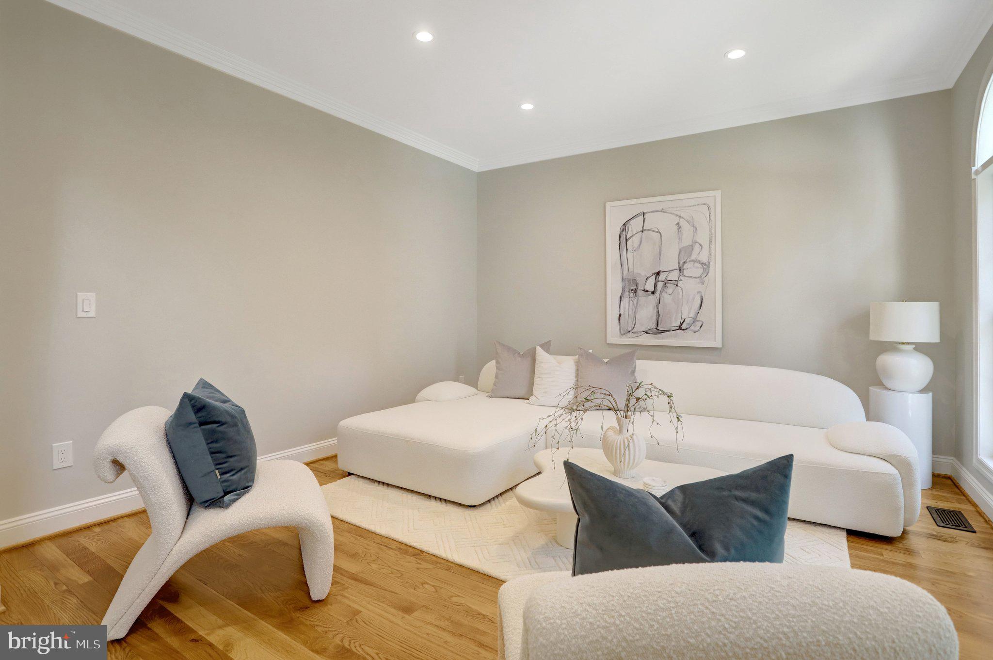 8713 OAK LEAF DRIVE