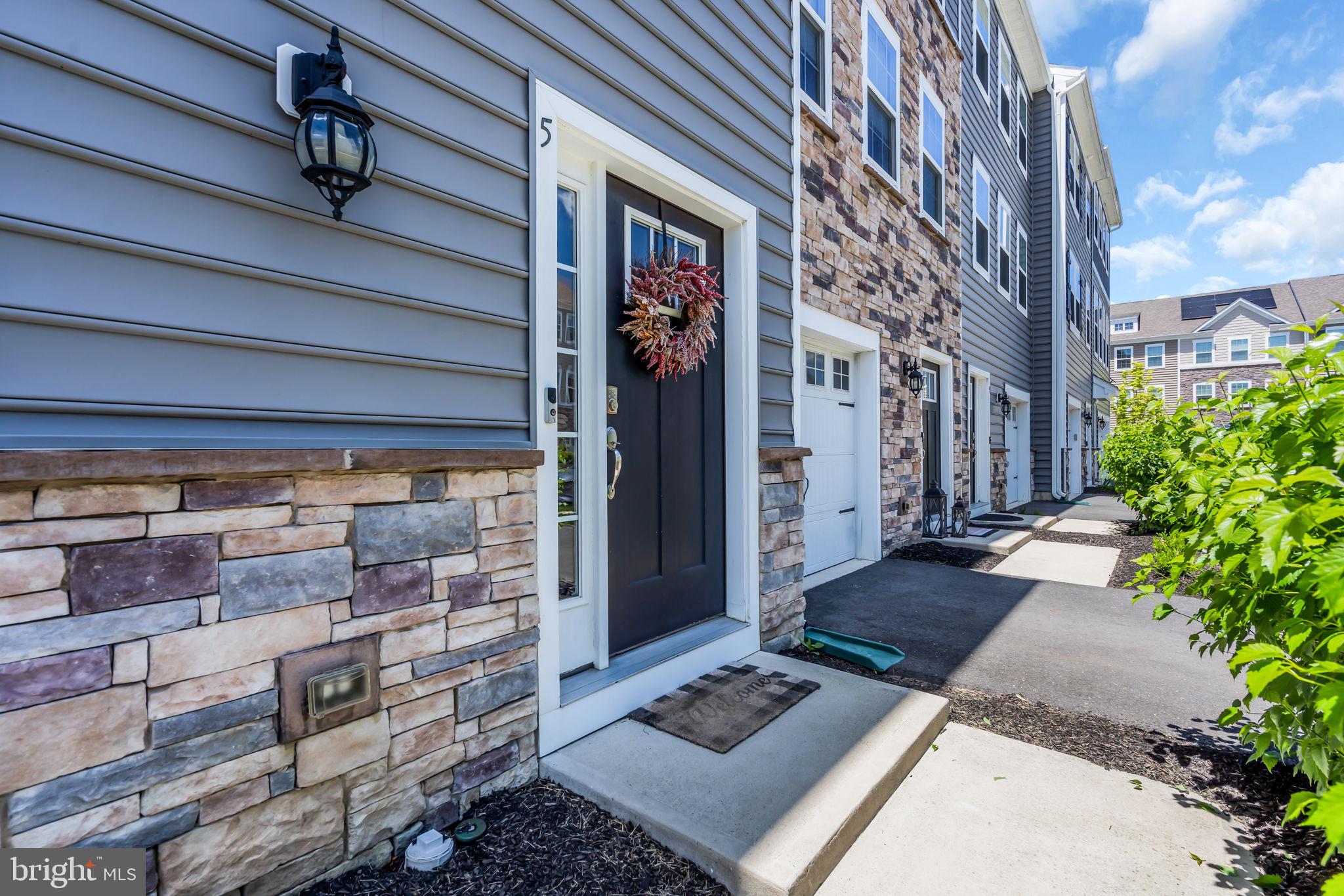 5 VENICE LANE
