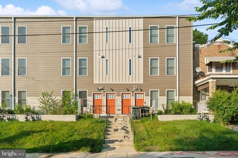 2416 LENFANT SQUARE SE WASHINGTON DC 20020