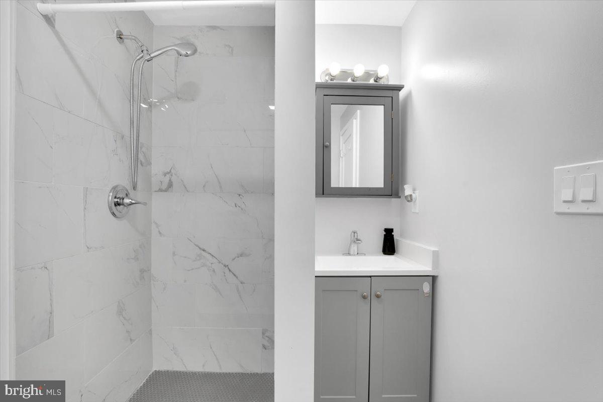 DUNN LORING WOODS - Residential