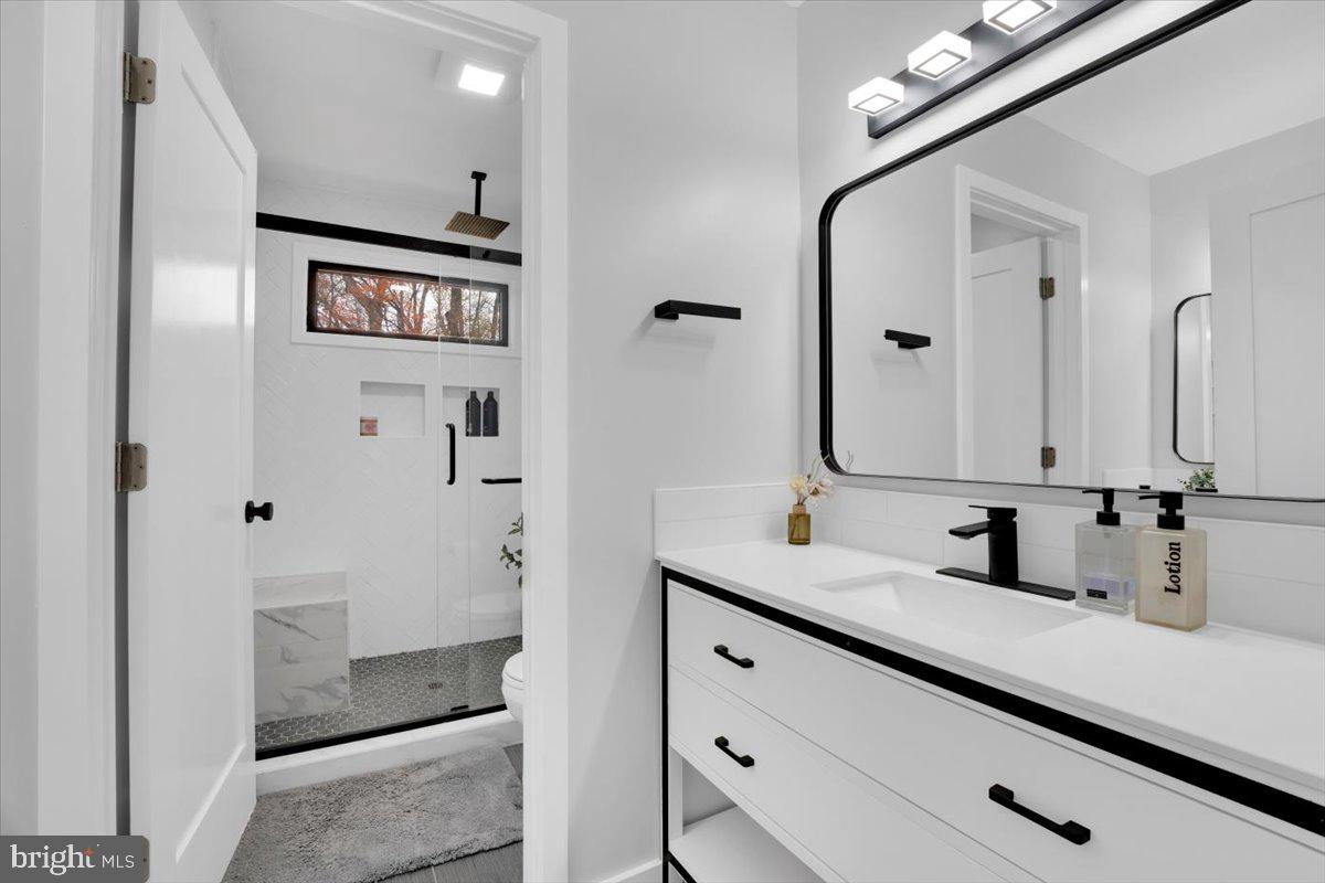 DUNN LORING WOODS - Residential