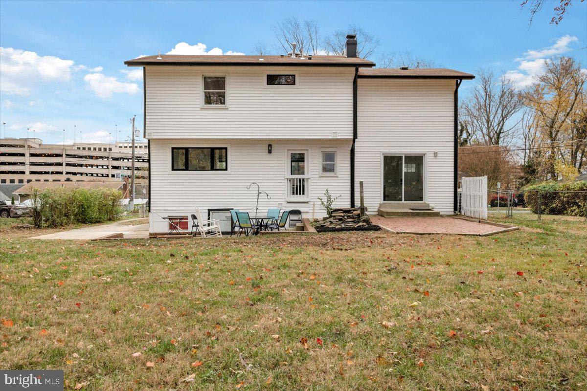 DUNN LORING WOODS - Residential