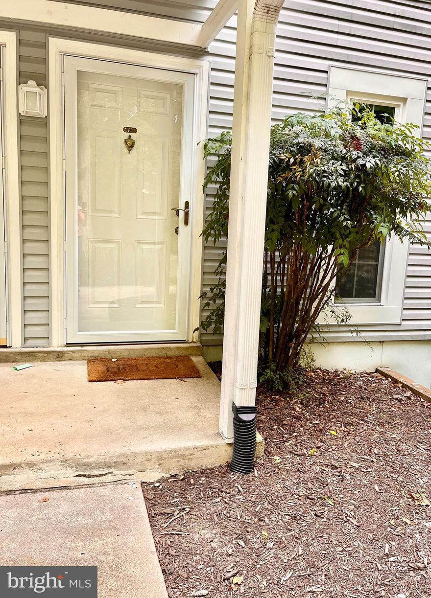 Welcome home to this cute condo in the heart of Lake Ridge.  Low maintenance living with all the amenities you will enjoy. Beautiful one level ground level completely updated condo! New floors, hvac, washer and dryer. Updated kitchen with granite counter tops and plenty of storage space. Parking right in front of the condo, walking distance to one of the 5 community pools, closed to grocery shopping, gym and some restaurants. One assigned parking but 4 visitor parking spots right by the unit.