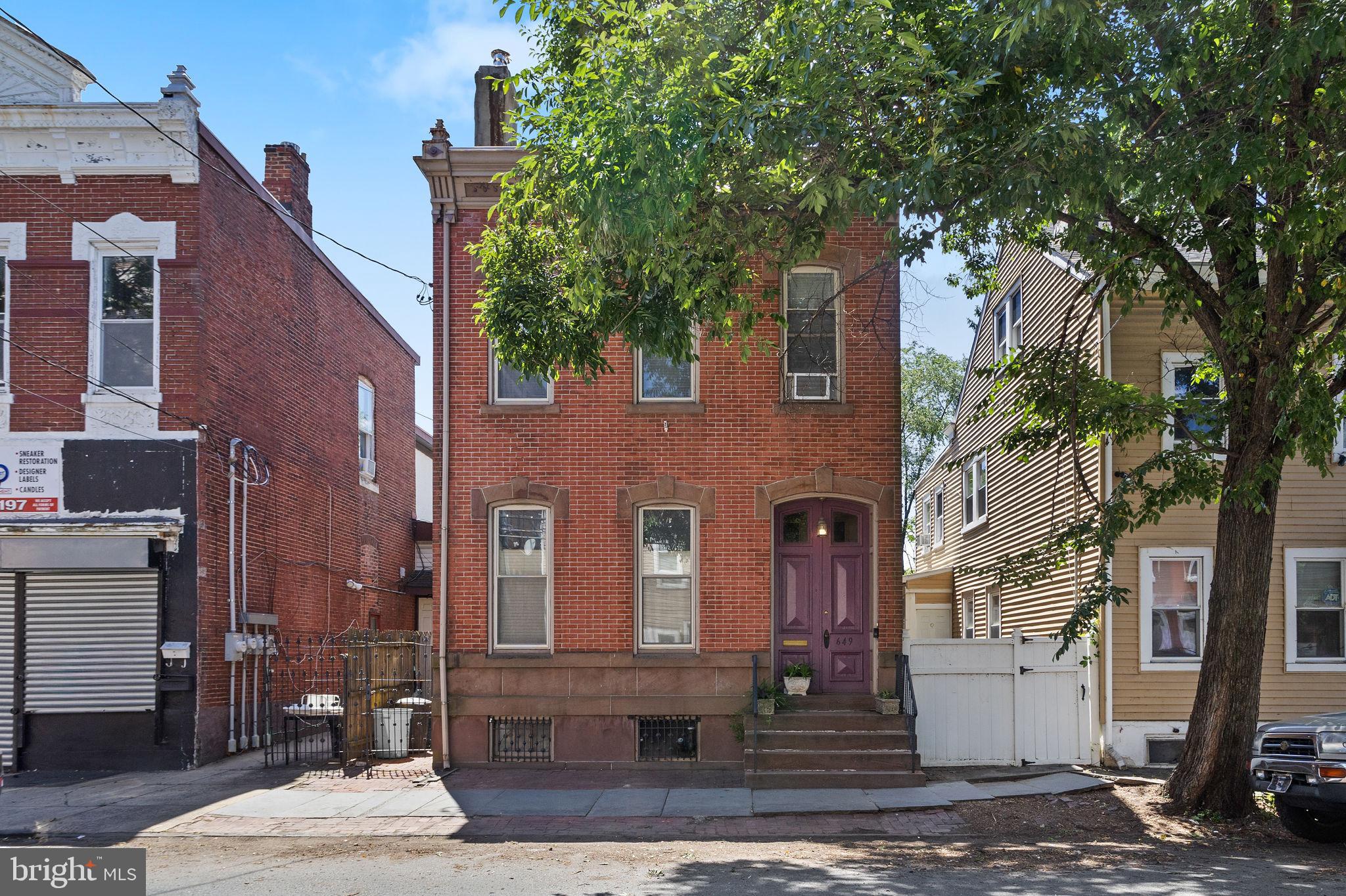 649 CENTRE STREET