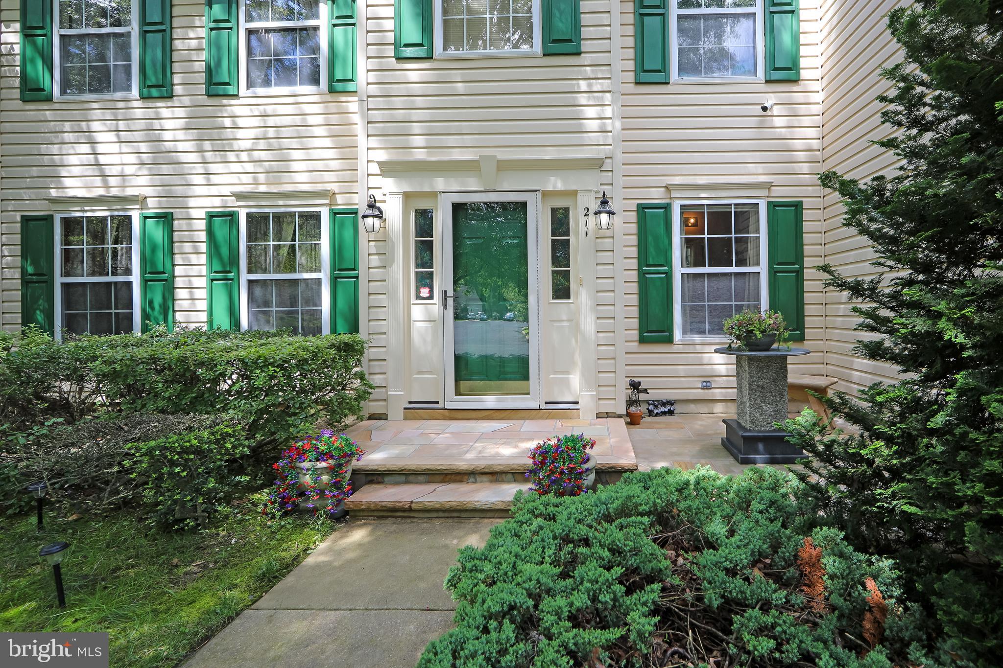 211 SIENNA LANE