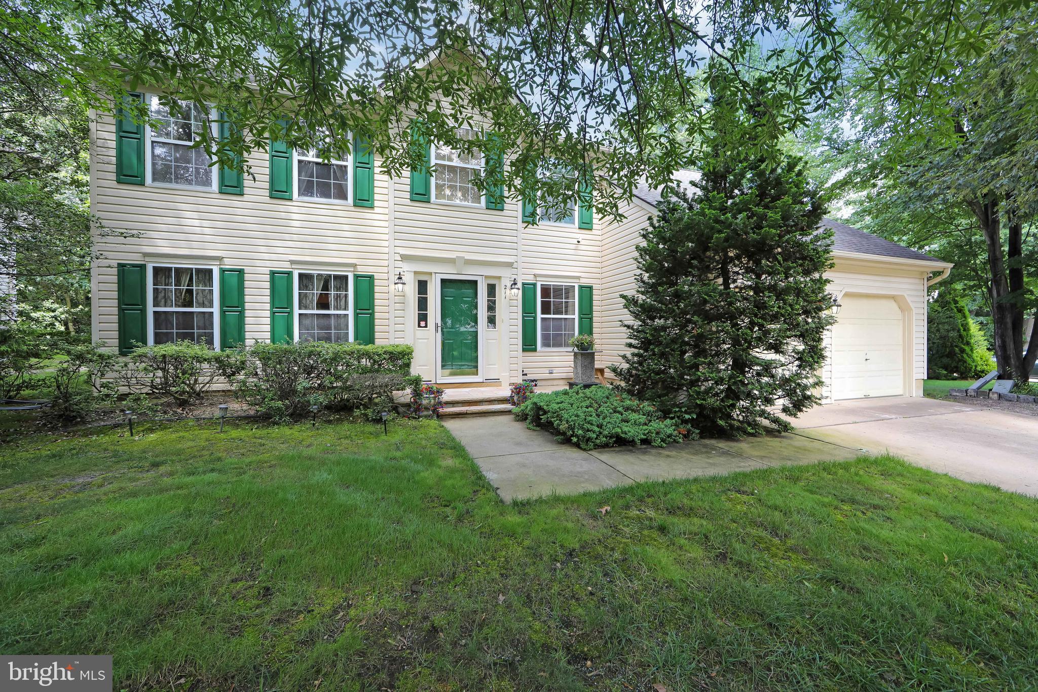 211 SIENNA LANE