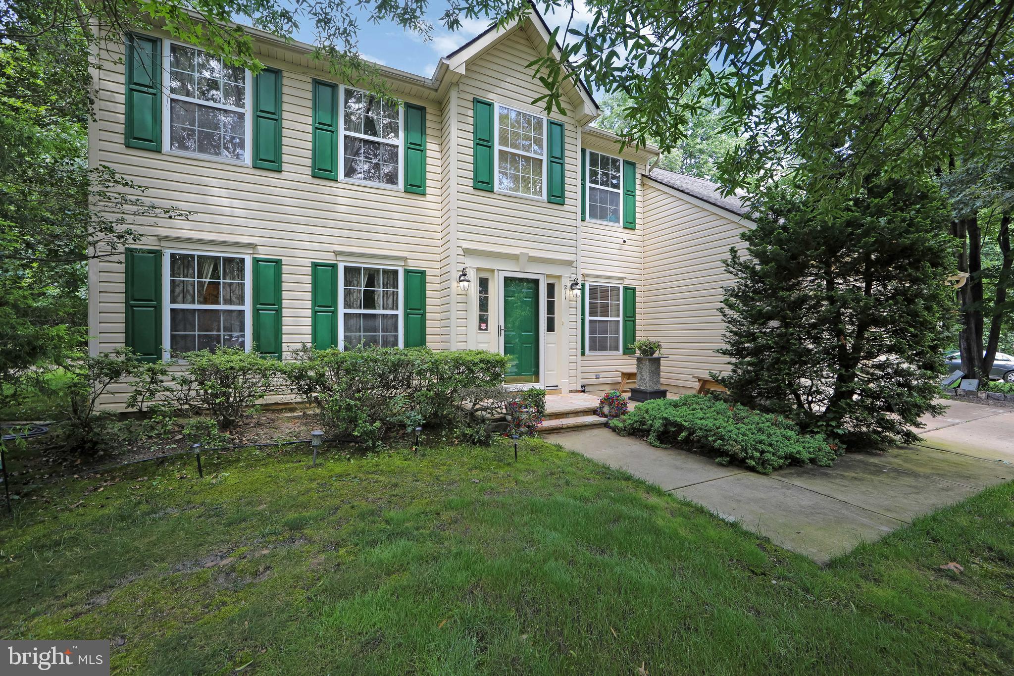 211 SIENNA LANE