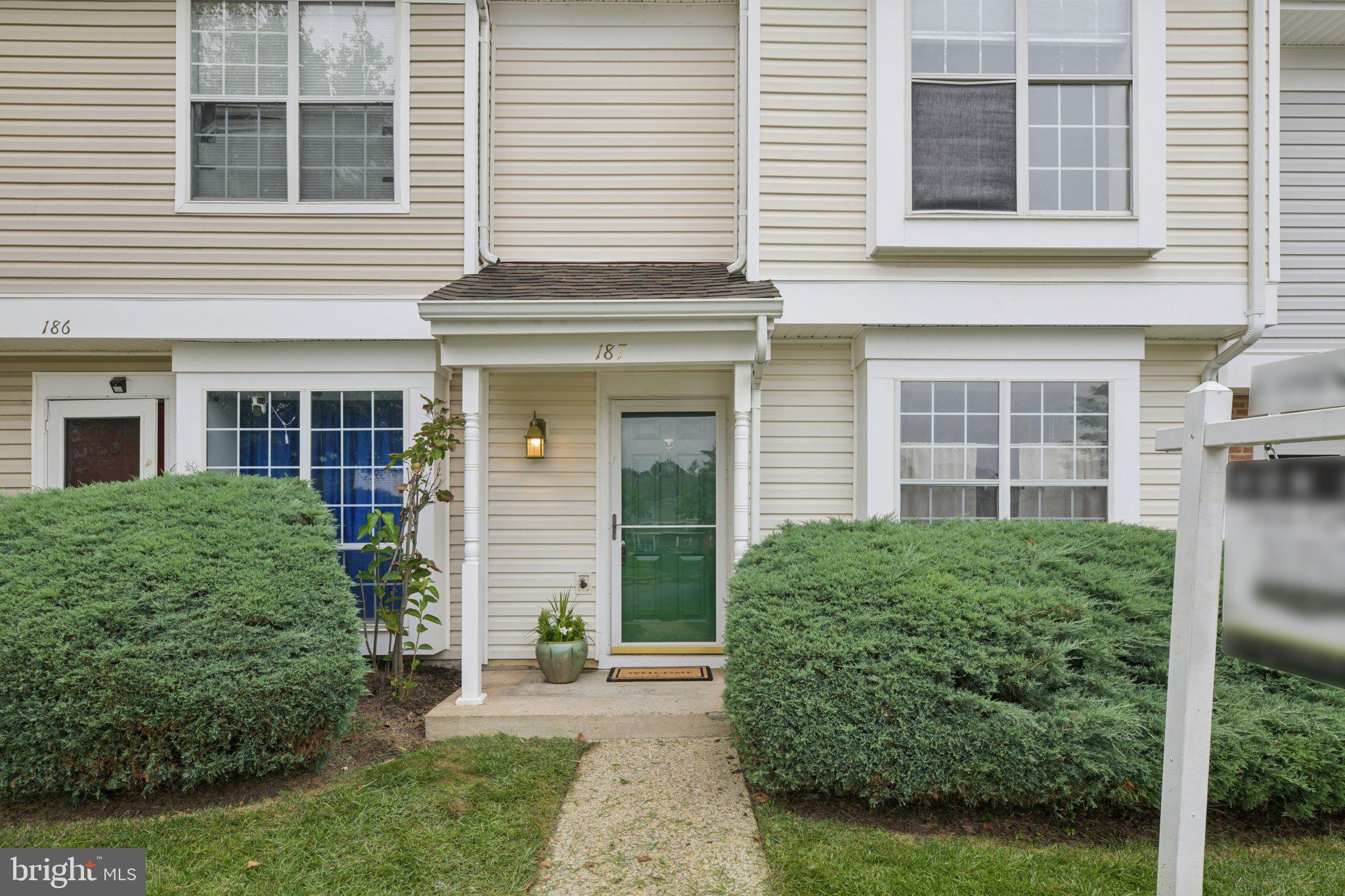 187 SAINT JOHNS SQUARE