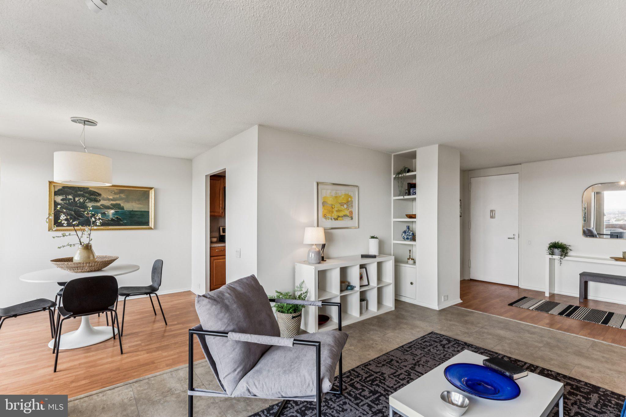 AVENUE OF THE ARTS - Residential