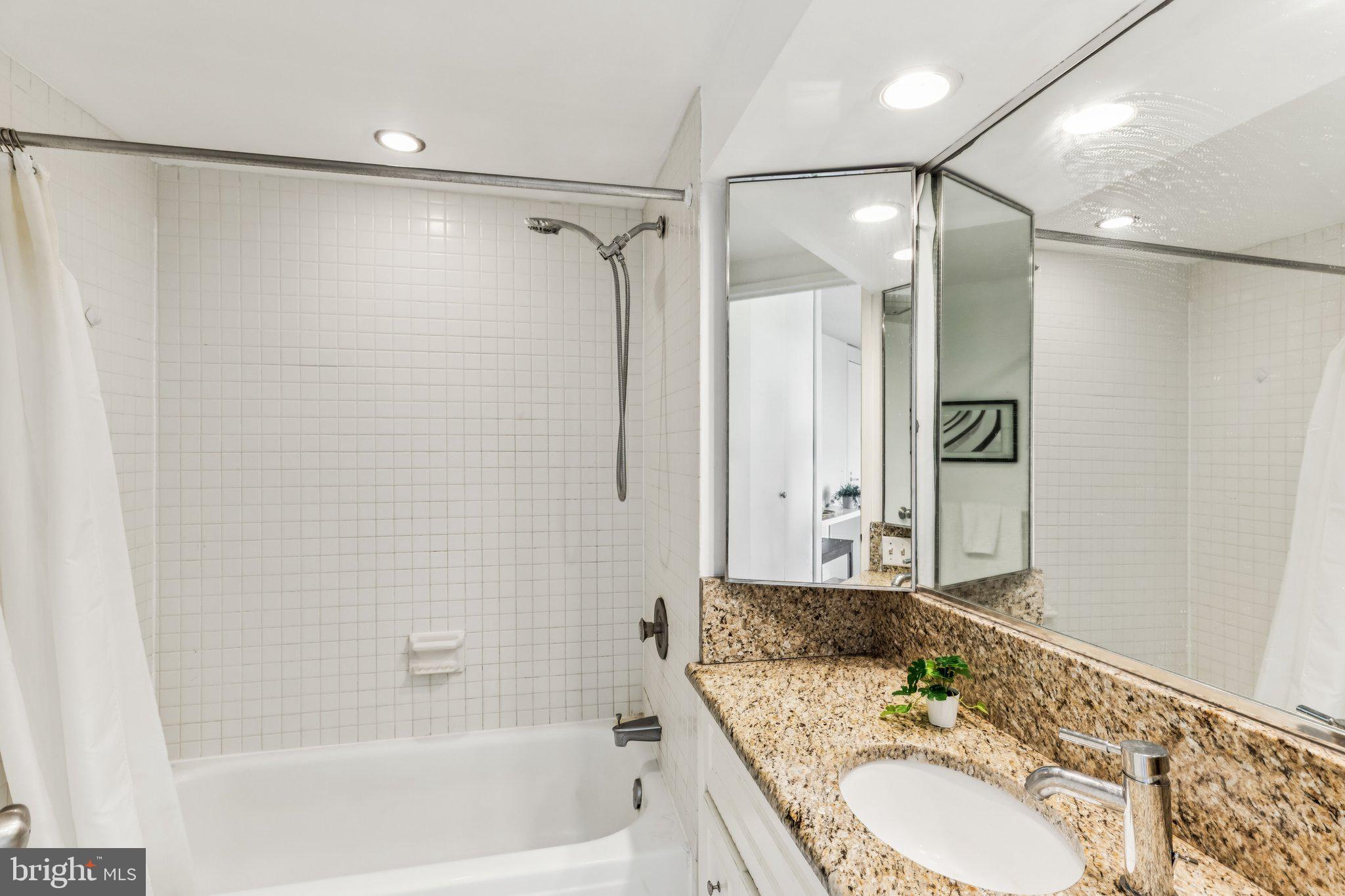 AVENUE OF THE ARTS - Residential