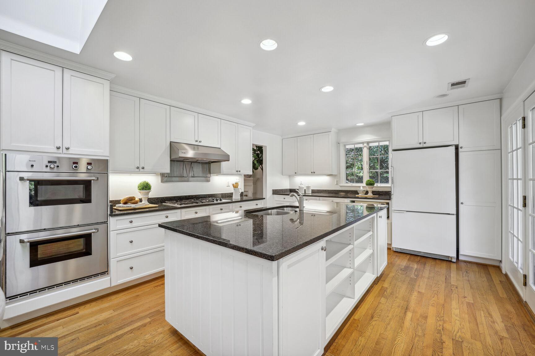 LEE HEIGHTS - Residential