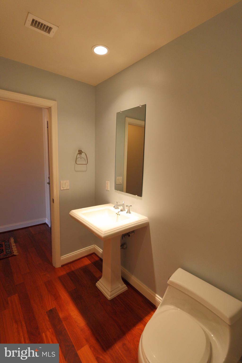 BYRON CONDOMINIUM - Residential Lease