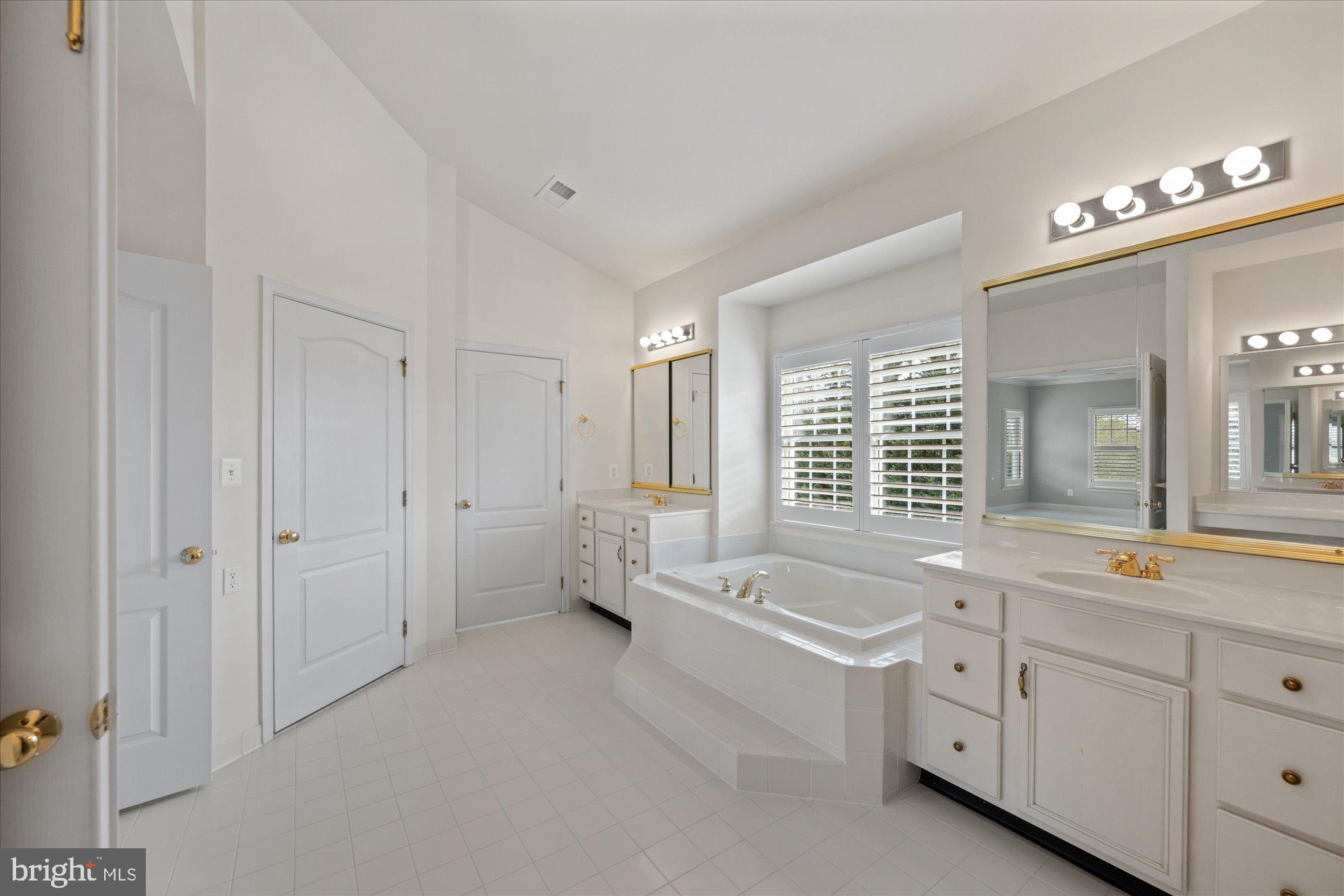 BELMONT COUNTRY CLUB - Residential