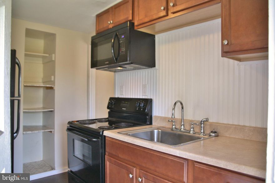 Nice little 1 bedroom + office apartment, nicely renovated. This place is small but fixed up nicely. Tiled shower, Remodeled Kitchen with installed microwave. New windows and insulation in the attic to save on heating costs. Hot water included with the rent saves about $50/month on your electric bill.

$1075/month include water/sewer/trash/HOT WATER.
1 year lease, 1 month security deposit.
1 cat max for extra fees.
Sorry NO dogs.