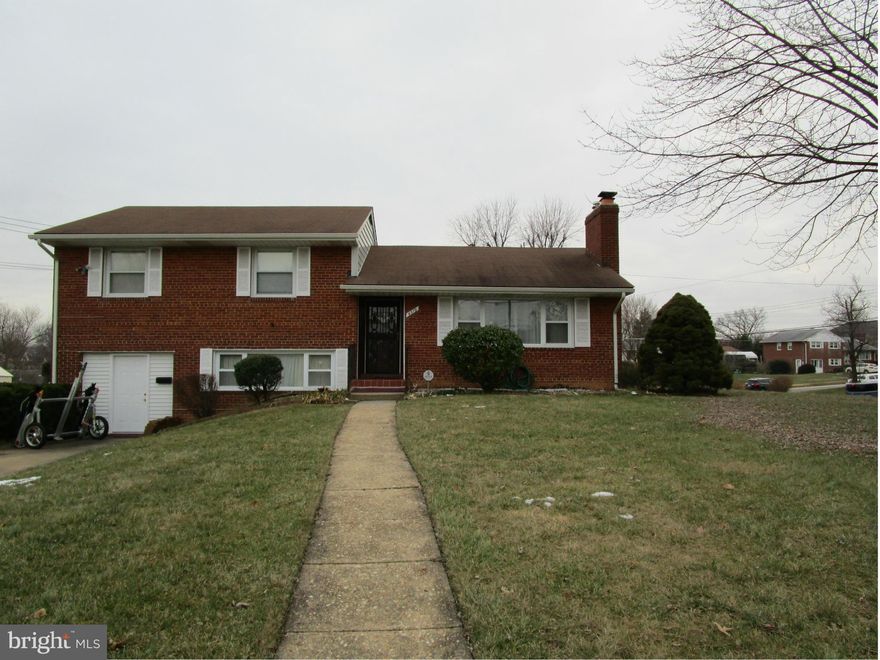 This is for the rental of one bedroom in this home with the sharing of the bathroom, kitchen, and living room, washer & dryer with one of  the owners.  Excellent location, convenient to bus.