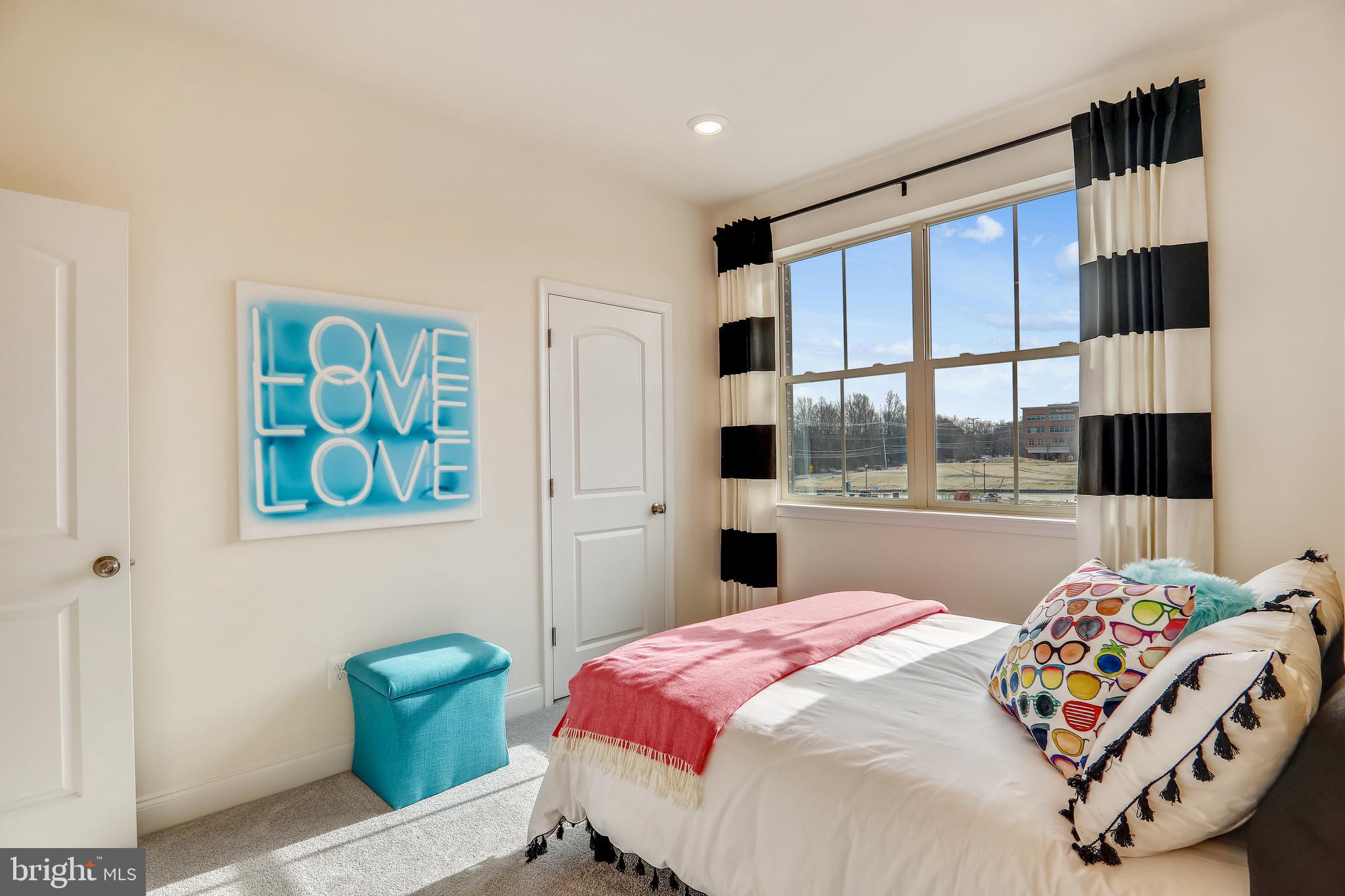 MANNING SQUARE TOWNS - Residential