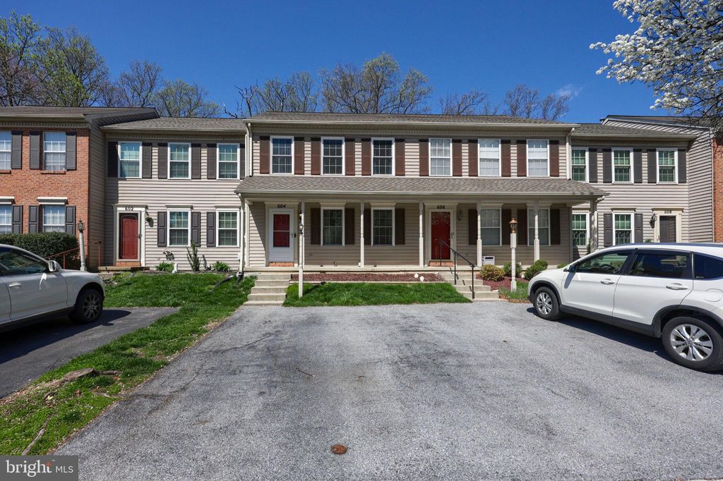 Photo of 604 Rockwood Drive, ELIZABETHTOWN, PA 17022 (MLS # PALA2084138)