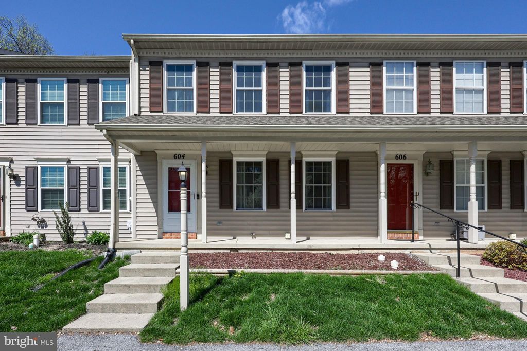 Photo of 604 Rockwood Drive, ELIZABETHTOWN, PA 17022 (MLS # PALA2084138)