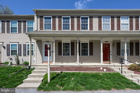 Photo of 604 Rockwood Drive, ELIZABETHTOWN, PA 17022 (MLS # PALA2084138)