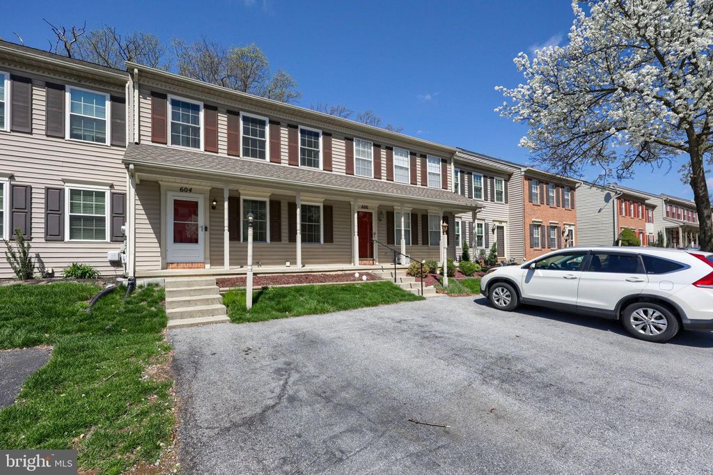 Photo of 604 Rockwood Drive, ELIZABETHTOWN, PA 17022 (MLS # PALA2084138)