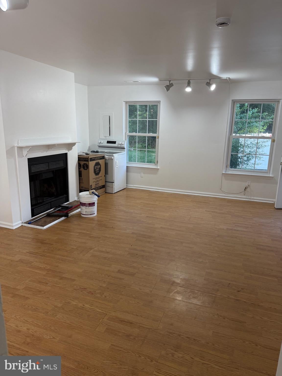 1806 HUNTINGDON MEWS