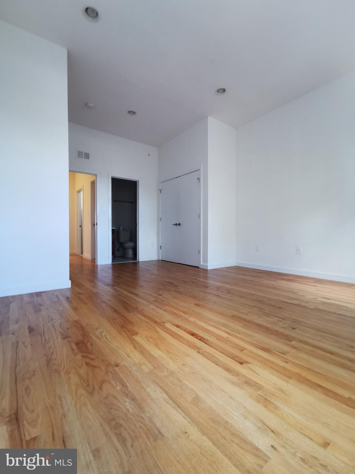 UNIVERSITY CITY - Commercial Sale