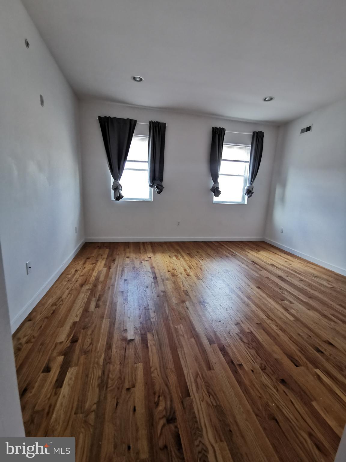 UNIVERSITY CITY - Commercial Sale