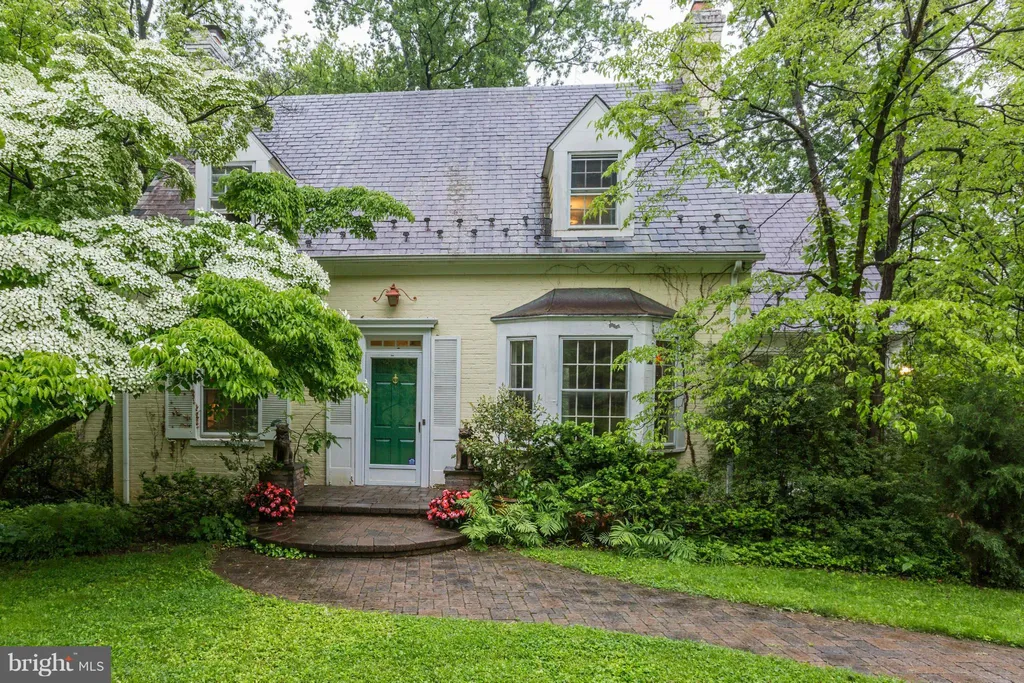 6520 Hillmead Road, Bethesda, MD 20817