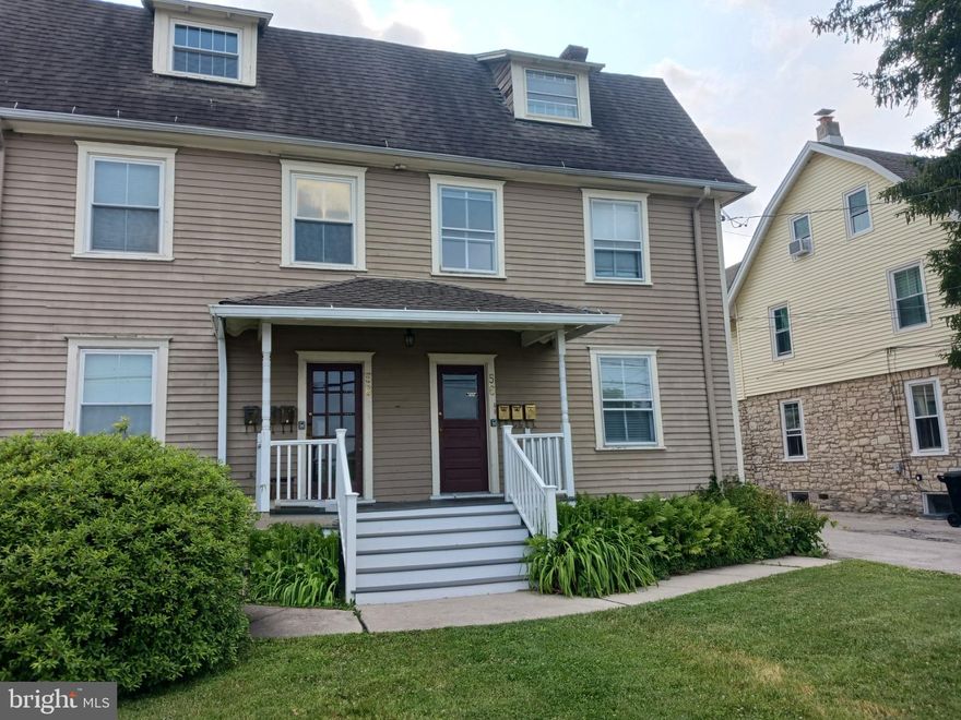 First floor, one bedroom apartment in 3-unit building. Apartment is ready to move into. Eat-in kitchen features granite counter tops.  New carpets were recently installed in the living room and bedroom. The rooms are generously sized. An enclosed, rear porch off the kitchen with exit to rear yard is great for a breakfast room or storage. The building has a gas hot-air heating system, and the landlord pays for your heat! There is also free off-street parking for your car and a shared laundry facility in the basement. The prime Paoli location features easy access to restaurants, the SEPTA train station, a bus stop and shopping. Cat friendly, but no dogs. Quiet, no smoking building.