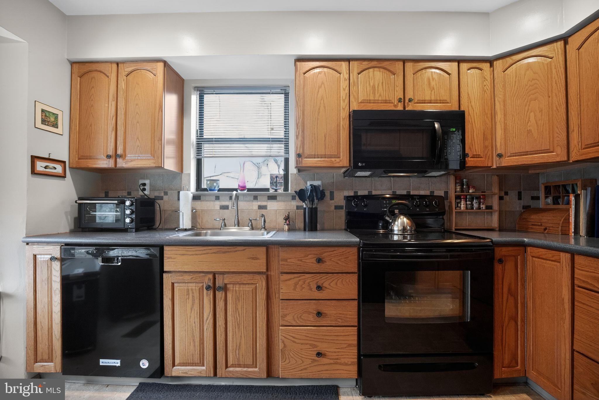 STOTESBURY TWHSE - Residential