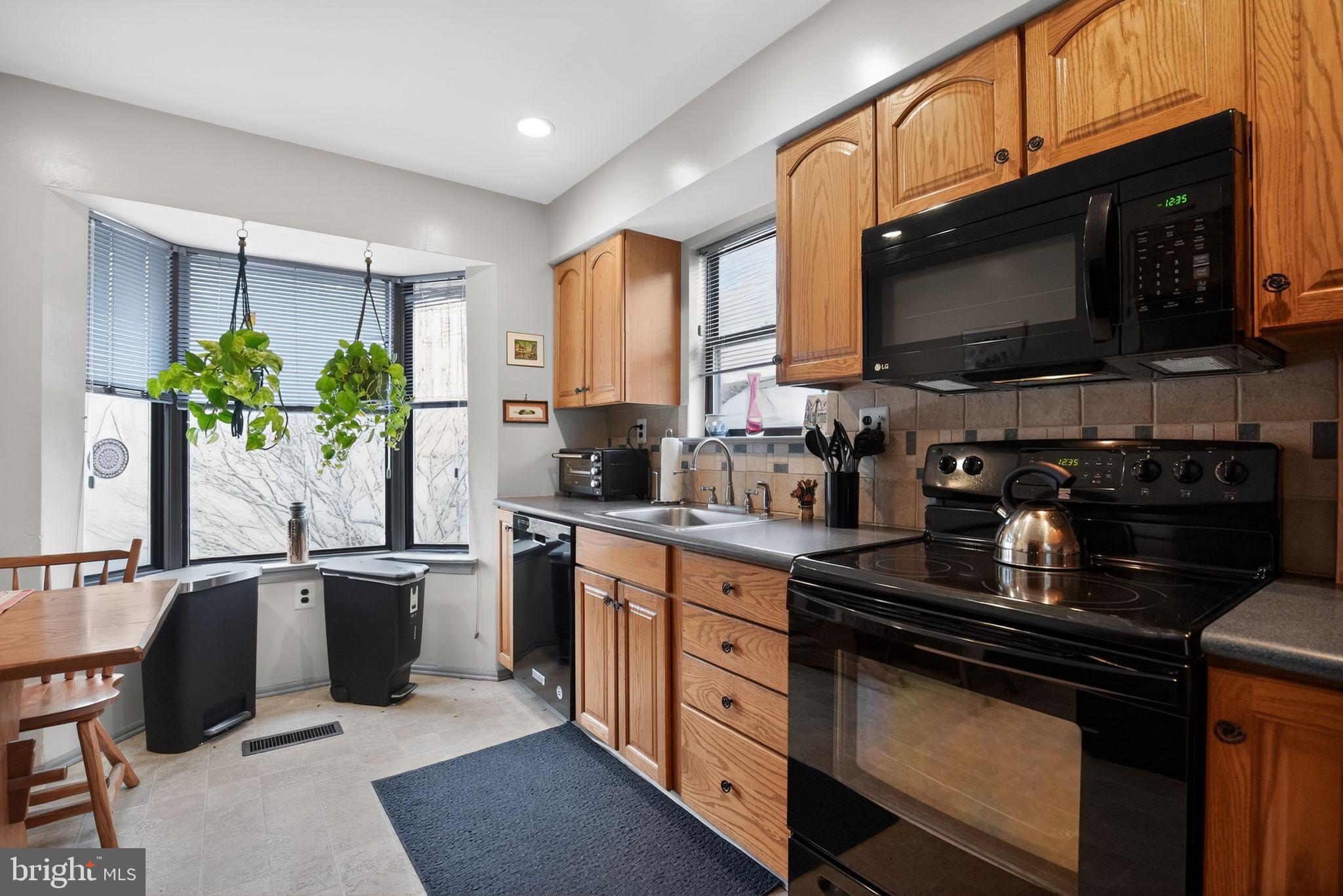 STOTESBURY TWHSE - Residential