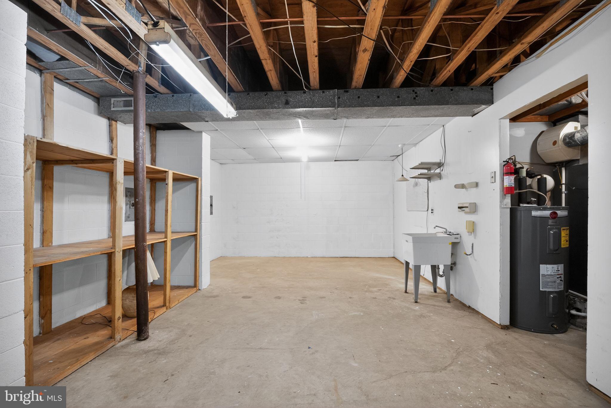 STOTESBURY TWHSE - Residential