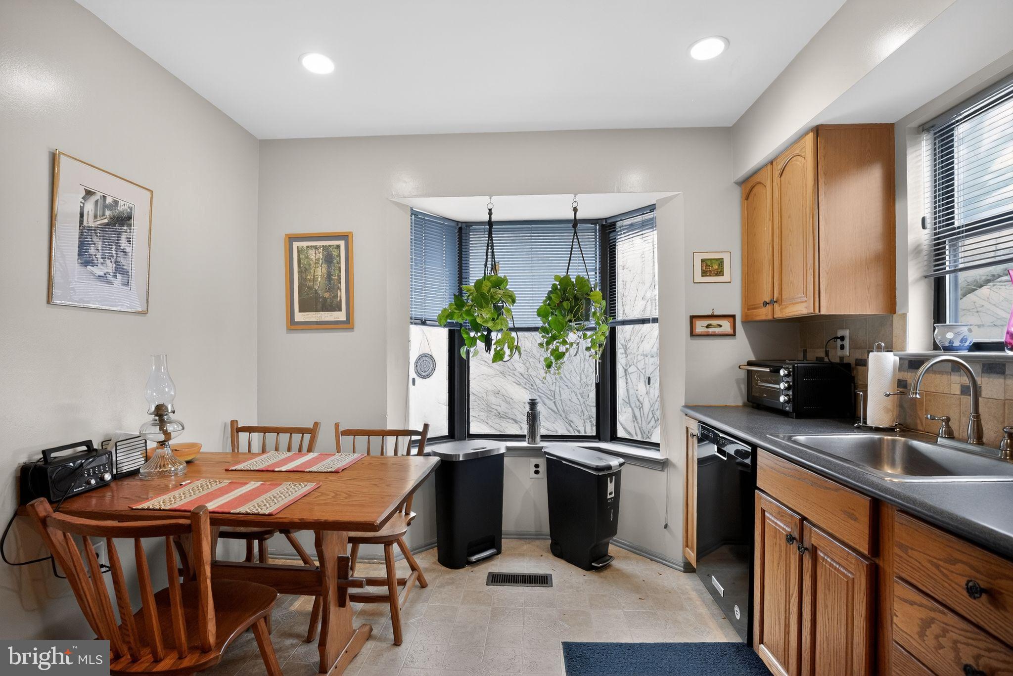 STOTESBURY TWHSE - Residential