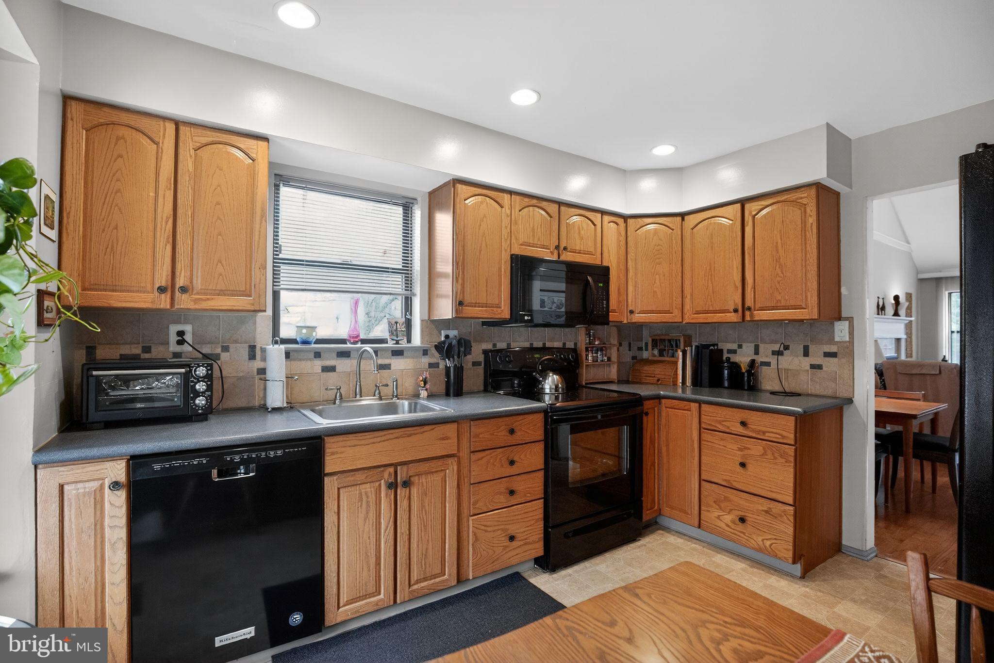 STOTESBURY TWHSE - Residential