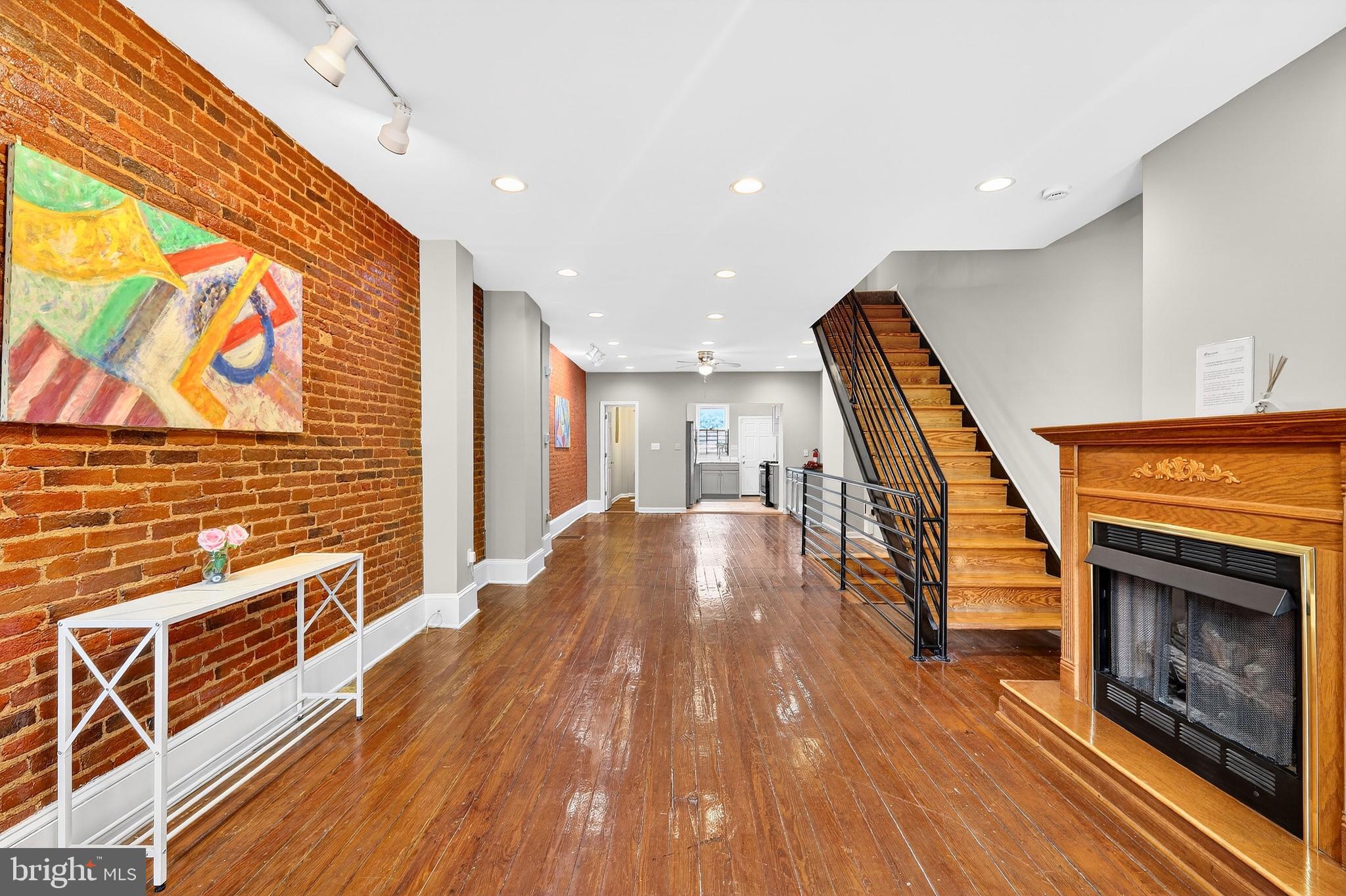 BROADWAY EAST - Residential