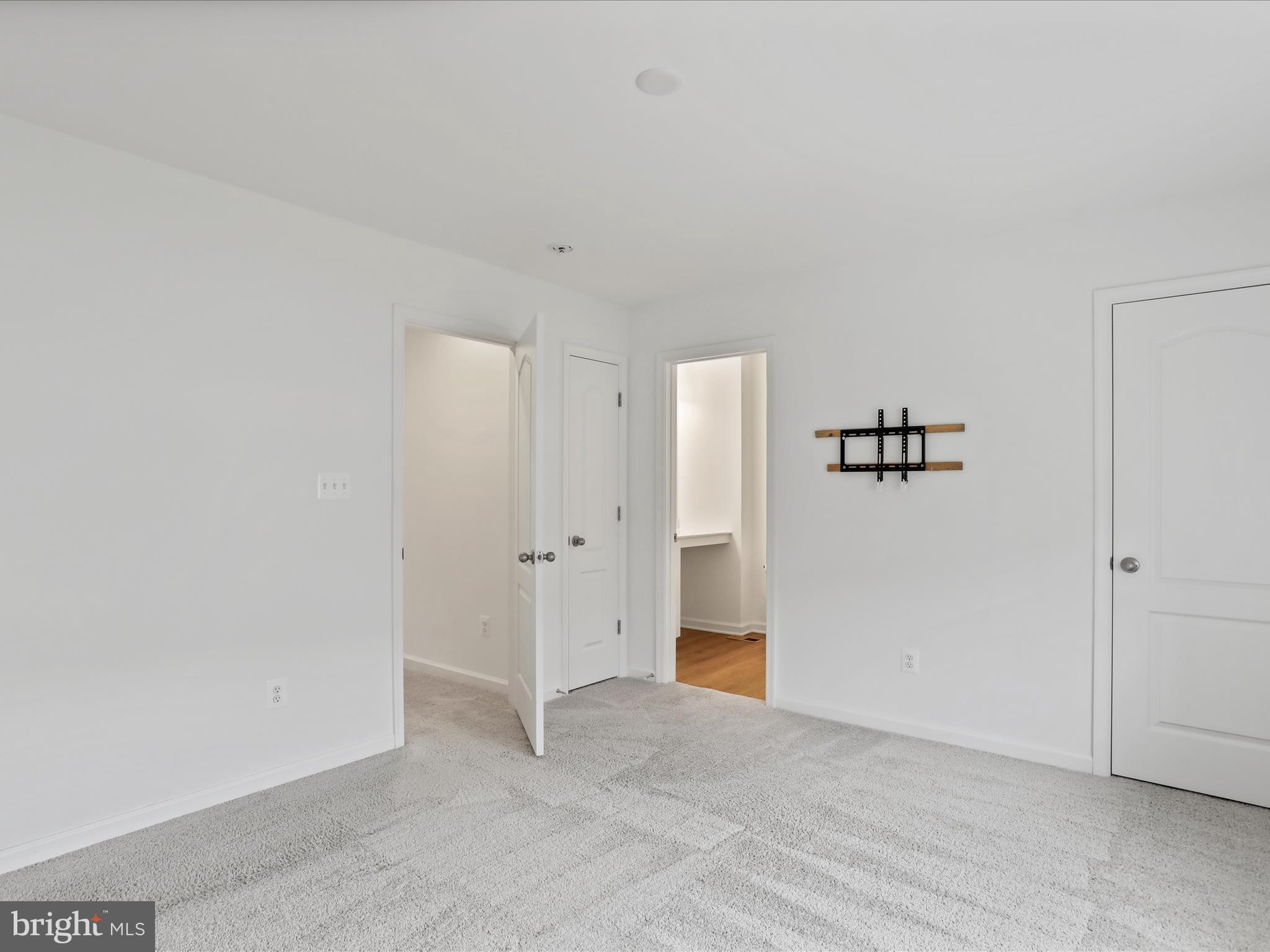 HUNTFIELD - Residential Lease