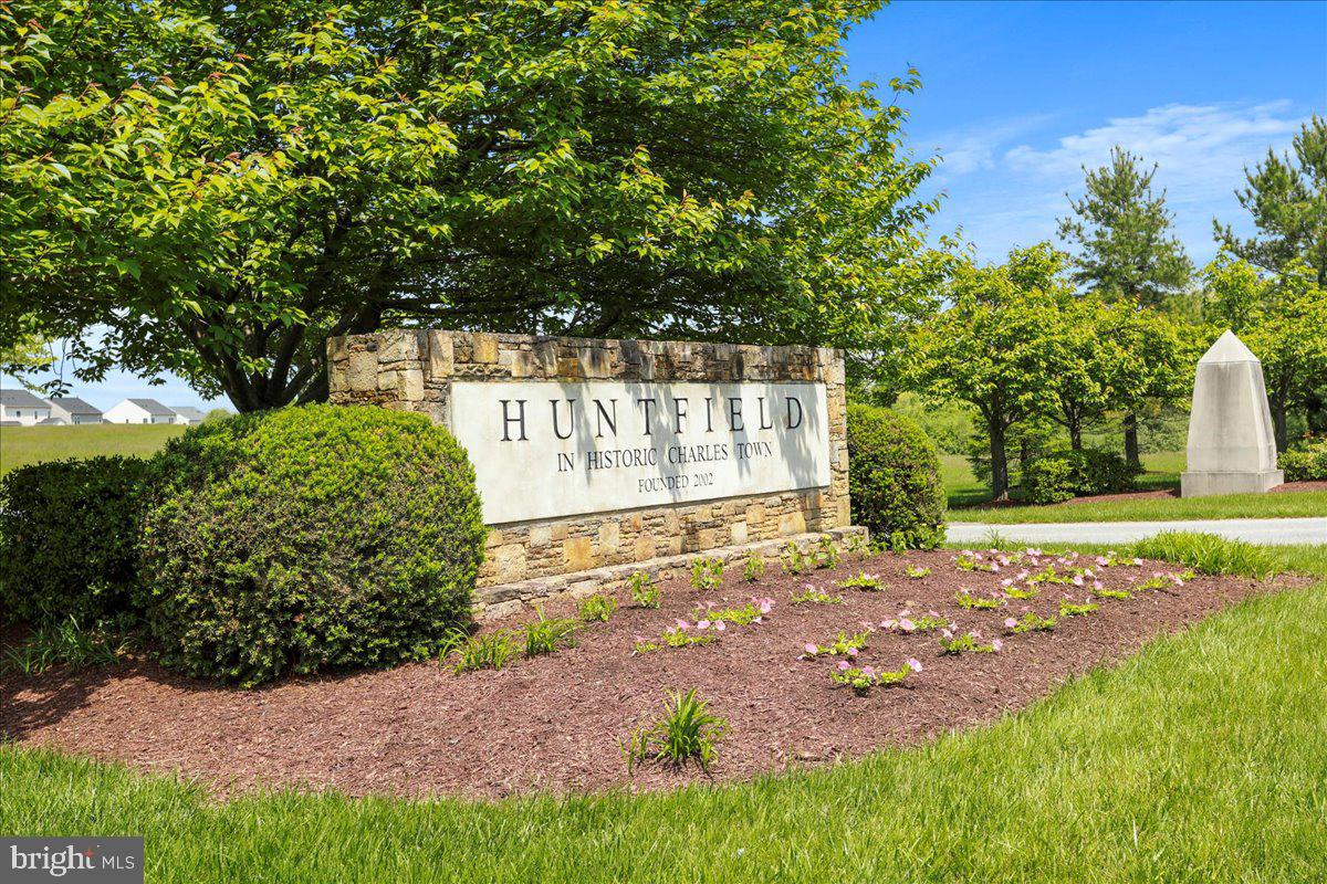 HUNTFIELD - Residential Lease
