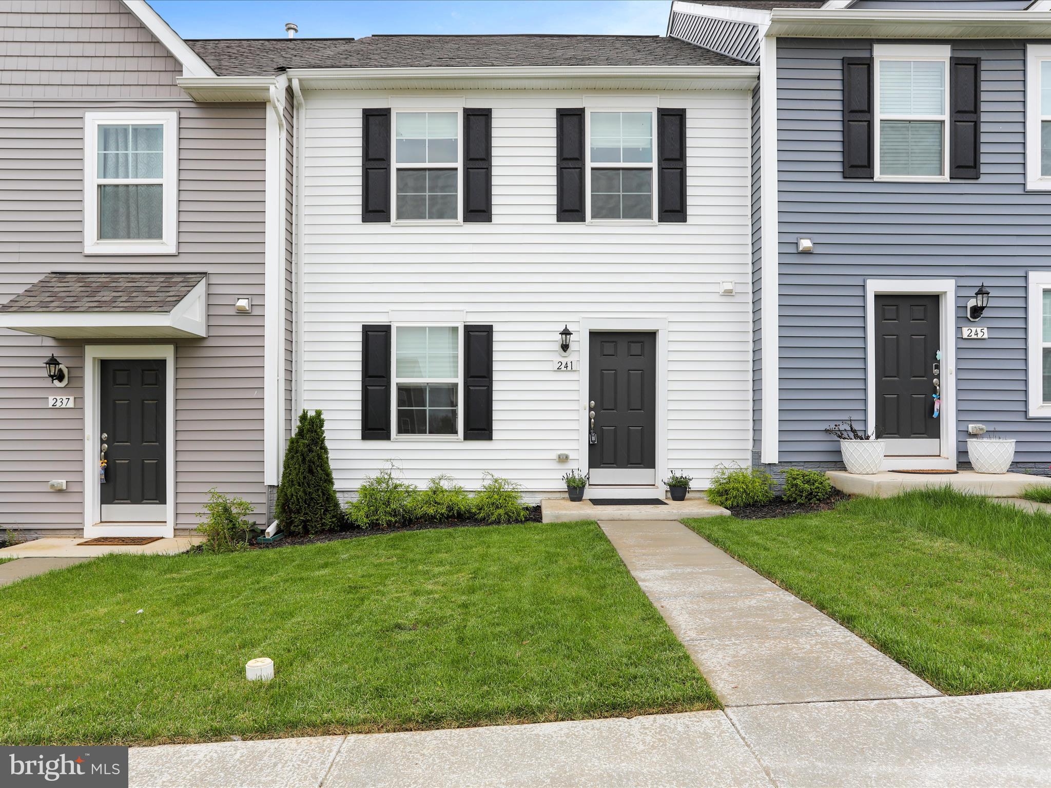 HUNTFIELD - Residential Lease